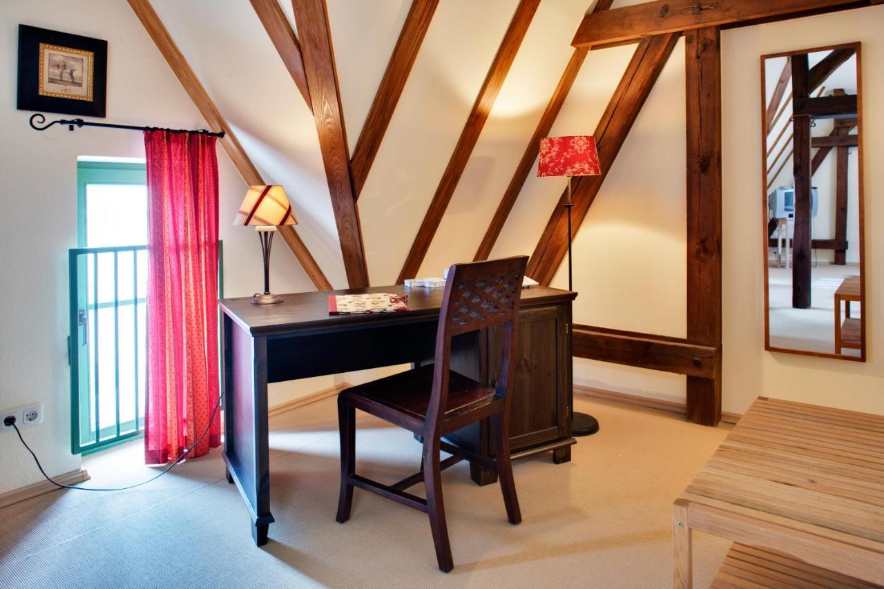 Gasthaus Und Pension "Zum Hauenden Schwein" Woerlitz Room photo